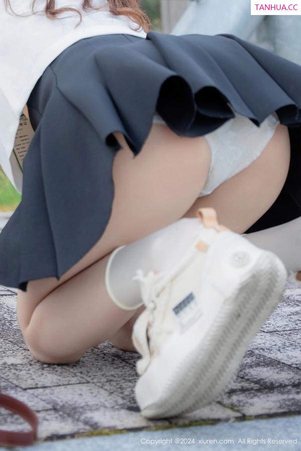   [XiuRen]高清写真图 2024.08.01 No.8948 拍黄瓜girl 制服美腿第51张图片